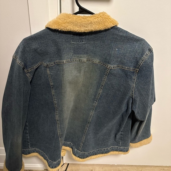 Denim jacket faux-fur trim on sleeves and shawl - Picture 2 of 2